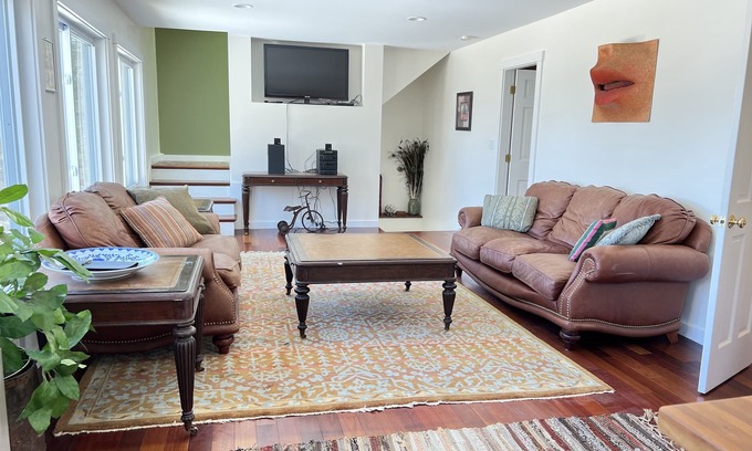 Belfast House | Stunning Lakefront home on Swanlake