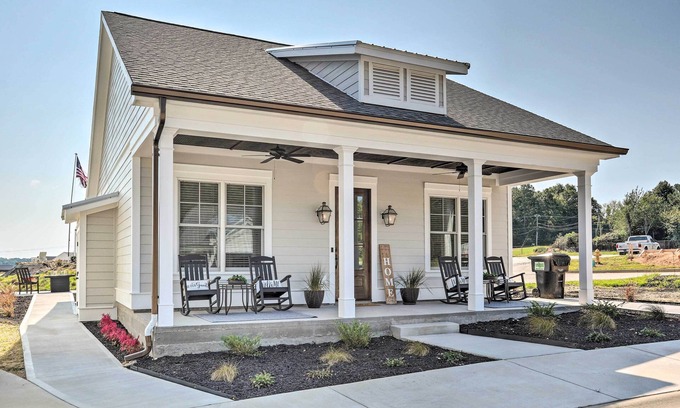 Greenwood Cottage | Stunning Lakefront Retreat w/Dock Access!