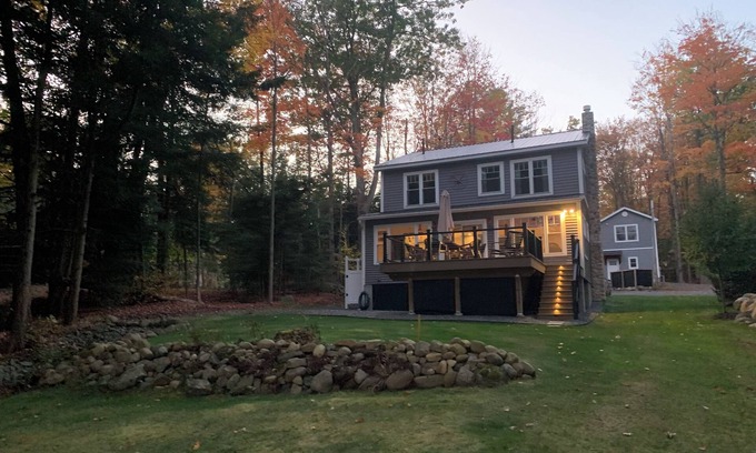 Northville Cottage | Stunning Lakeside Cottage on Great Sacandaga Lake available during Track Season