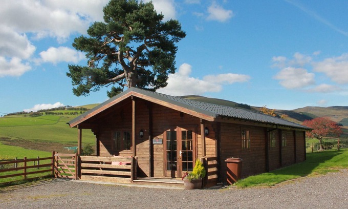 Oswestry Cabin | Stunning log cabin Berwyn with private Hot Tub
