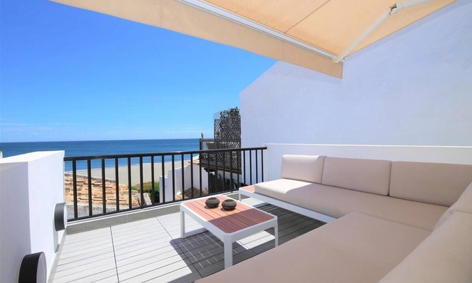 Bahia Dorada House | Stunning luxury beach house with air-con and Wifi, Close to beach, supermarkets and town