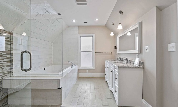 Pittsburgh House | Stunning & Newest 100+ year old Historic Victorian