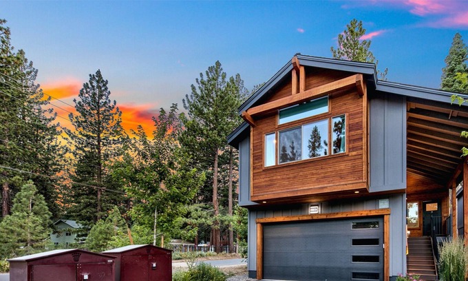 Y Area House | Stunning Newly Built Home Sleeps 10