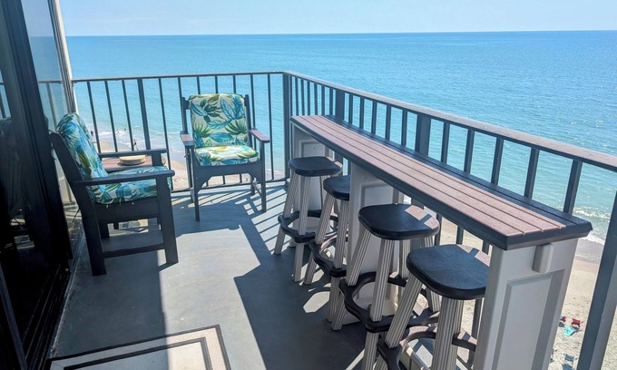 Garden City Condo | Stunning OCEAN FRONT Large 2 bedroom SUITE with breathtaking views