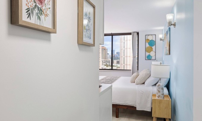 McCully - Moiliili Condo | Stunning Ocean View/Exquisite Renovated Studio/King Bed/Walk to Beach