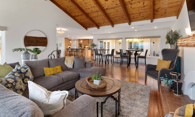 Sunset Cliffs House | Stunning Ocean-view Oasis w/Pool, Spa & Patio