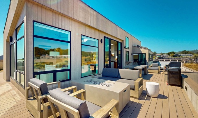 Sea Ranch House | Stunning Ocean View Retreat with Private Hot Tub & Bbq - Shared Pools & Tennis