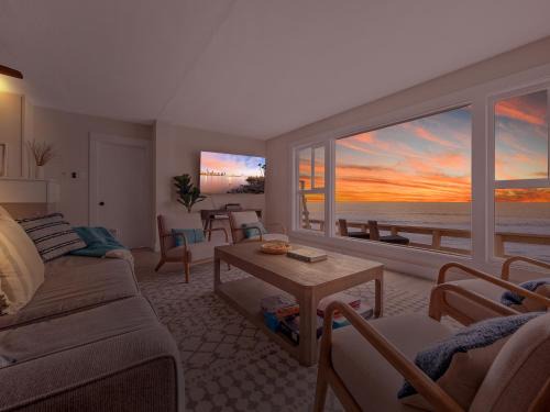 Ocean Beach Villa | Stunning Oceanfront Villa - Massive Patio, Hot Tub, Parking, Pet Friendly & Views!