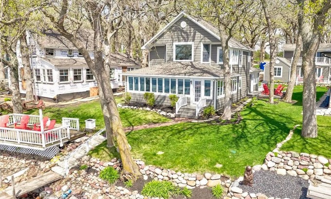 Okoboji House | Stunning Okoboji Lakefront Homes with Breathtaking Views & Modern Comforts