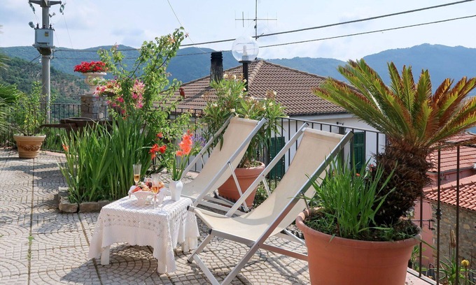 Caravonica House | Stunning private villa for 4 people with WIFI, TV, terrace and panoramic view