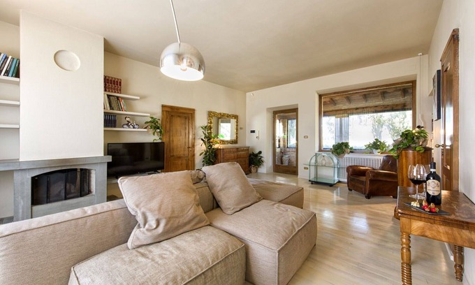 Montalcino Villa | Stunning private villa for 6 people with WIFI, A/C, hot tub, TV, patio and panoramic view