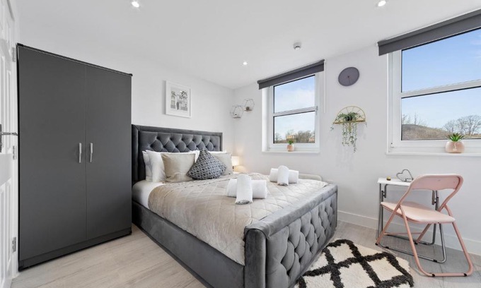 Penge Apartment | Stunning Serviced Room Crystal Palace London SE20