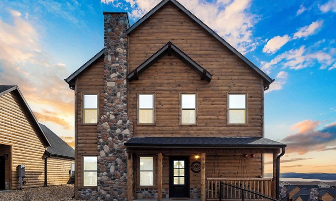 Table Rock House | Stunning Table Rock views-indoor and outdoor pools