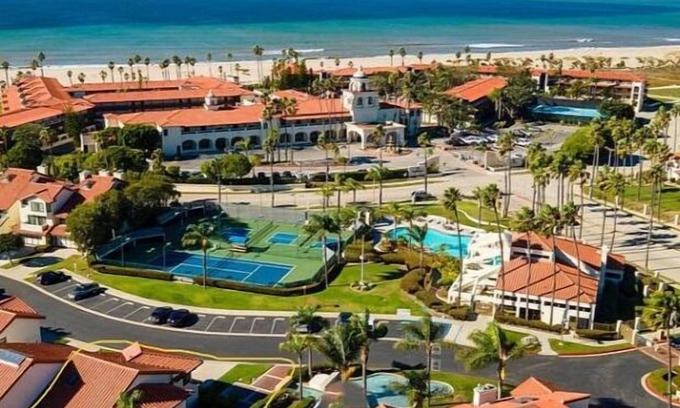 Oxnard Shores House | Stunning Townhome in a Prime Oxnard Beach. Perfect for Digital Nomads!