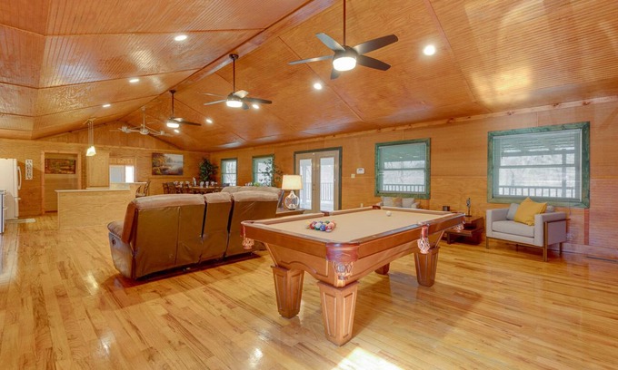 Laurens County House | Stunning Tranquil River Lodge and 2 Cozy Cabins