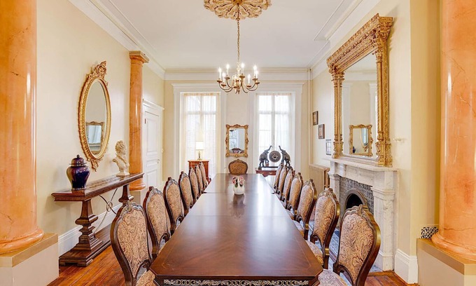 Mount Vernon House | Stunning Victorian Mansion, Baltimore near Inner Harbor with 10 BR and 4 carpark