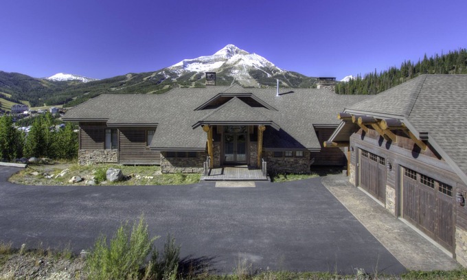 Big Sky House | Stunning views, Luxury and Privacy in gated nature preserve