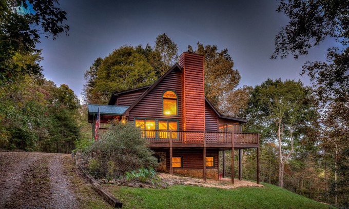 Mineral Bluff Cabin | ⭐️Stunning Views on 3Acres Fireplace 15mn to Blue Ridge HotTub PoolTable GameRm!