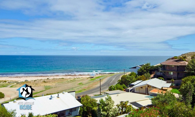 Carrickalinga House | Stunning Views & Reno'd Beach Chic
