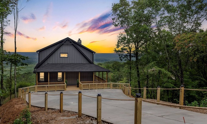 Ranger Cabin | Stunning Views | Sauna | Hot tub | Bar- 2 Kitchens