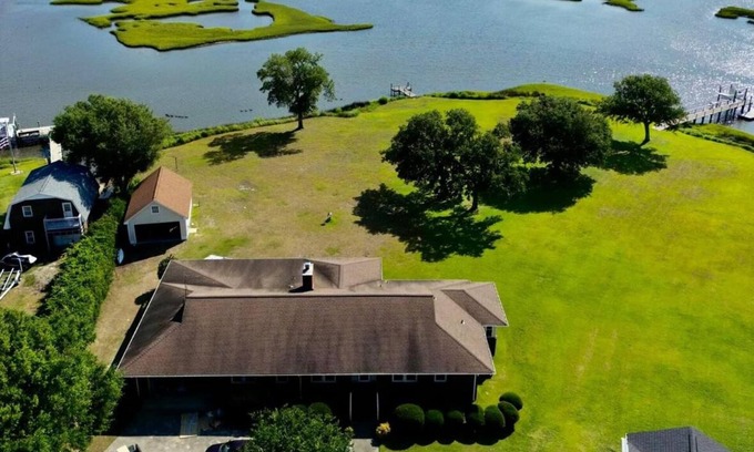Hubert House | Stunning waterfront views; 4-bedroom house directly on Intracoastal waterway!