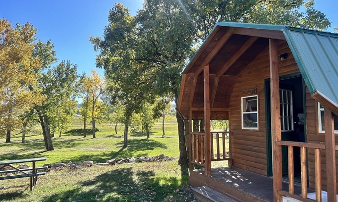 Sturgis Cabin | Sturgis SD Cabin with Queen Bed. In the Heart of the Blackhills, close to Deadwood and Mt. Rushmore