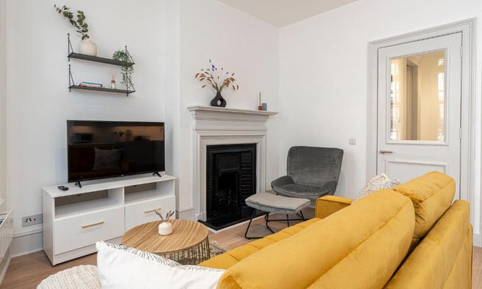 Soho Apartment | Stylish 1 bed flats in Soho, next to Piccadilly Circus and Trafalgar Square