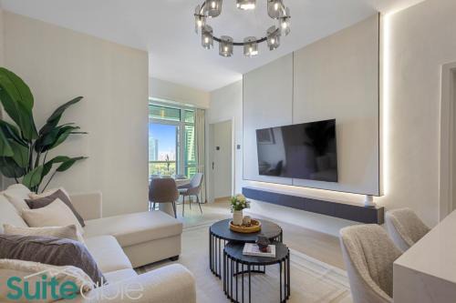 Jumeirah Lake Towers Apartment | Stylish 1 Bedroom near metro station in JLT