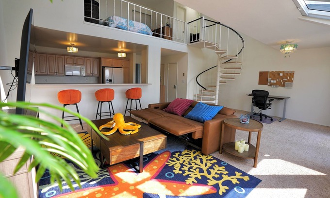 South Redondo Condo | Stylish 1-Bedroom Loft by the Ocean