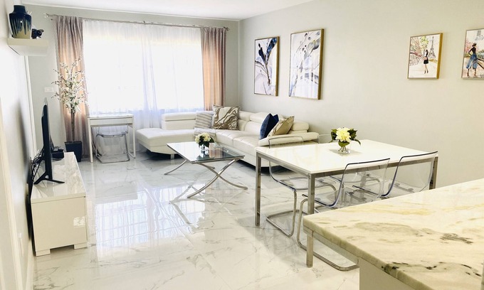 Aventura Condo | Stylish 1BR 1.5BA Condo 1Block to Aventura Mall+ Parking