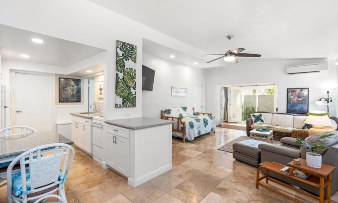 Coconut Grove Apartment | Stylish 1BR Apartment with AC Full Kitchen & WD - Just Steps to the Beach