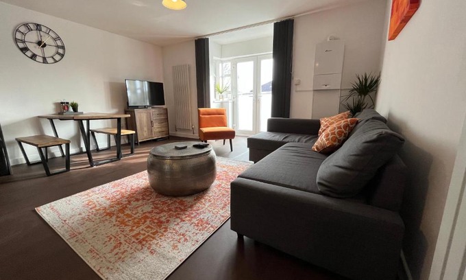Southampton Apartment | Stylish 2 Bed Riverside Flat, Single or Kingsize beds, Free Parking