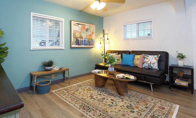 Santa Ana Apartment | Stylish 2B2B Hideaway 10 mins. drive to Disneyland