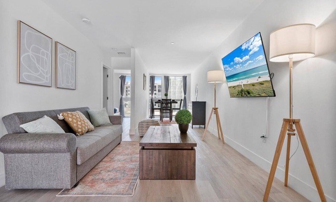 Ojus Apartment | Stylish 2BR Apt in Aventura with Pool & BBQn