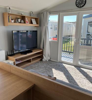 Walton on the Naze Other | Stylish 3 Bedroom caravan near the Beach