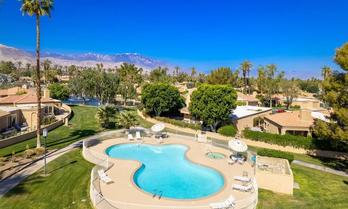 Indian Wells Condo | Stylish 3 bedroom condo w/office & 3 pools