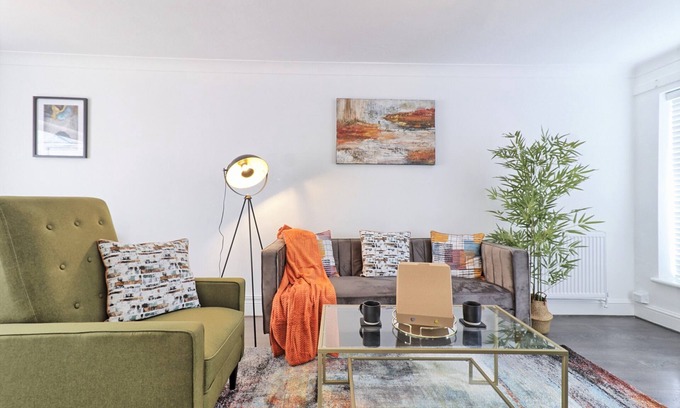 Basildon Villa | Stylish 3 Bedroom House Basildon