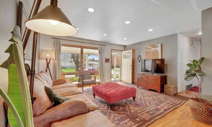 Urbana House | Stylish 3BR Private Home Near UIUC & Downtown