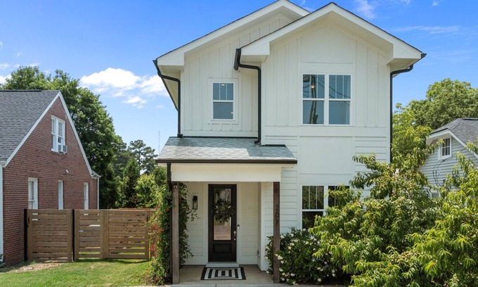 Southwest Raleigh House | Stylish 4BR Escape Arcade Games Near NC State, Lenovo & Fairgrounds