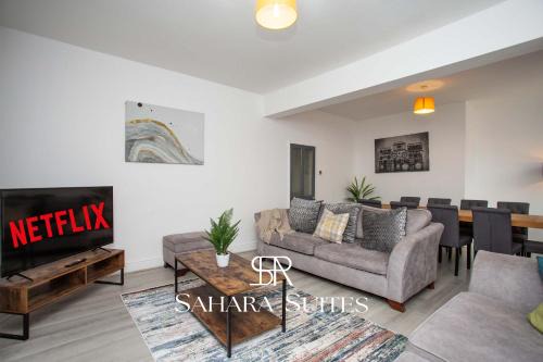 Blyth House | Stylish 5BR Contractor Stay - Work & Business - Parking