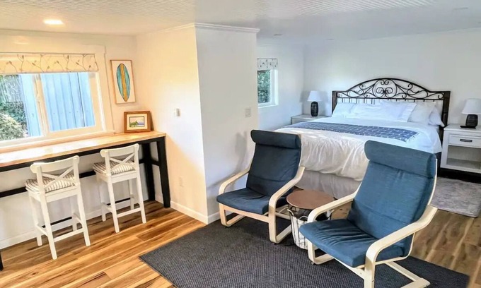 Arcata House | Stylish and Bright-Downtown