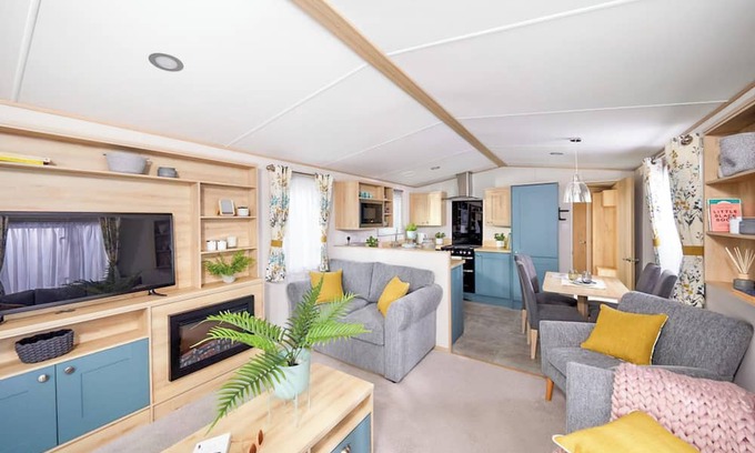 Ludchurch House | Stylish and modern 12ft-wide caravan with one double and one twin.