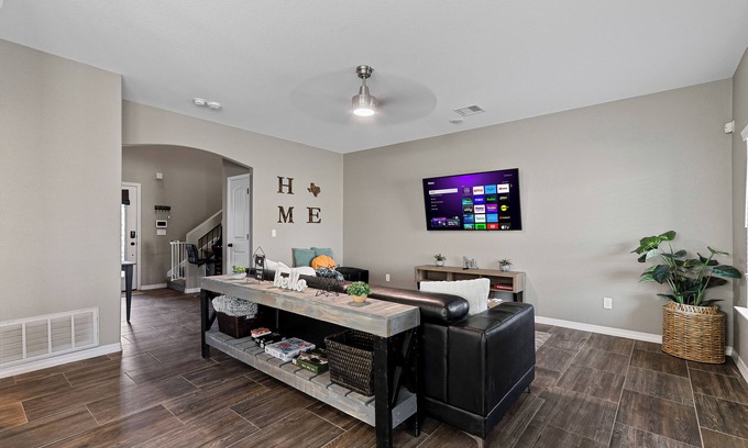 Biggs Field House | Stylish and Spacious Farmhouse Retreat with all Comforts