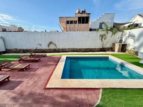 Colonia Campestre House | Stylish Apt for 5 Pool & Private Garden