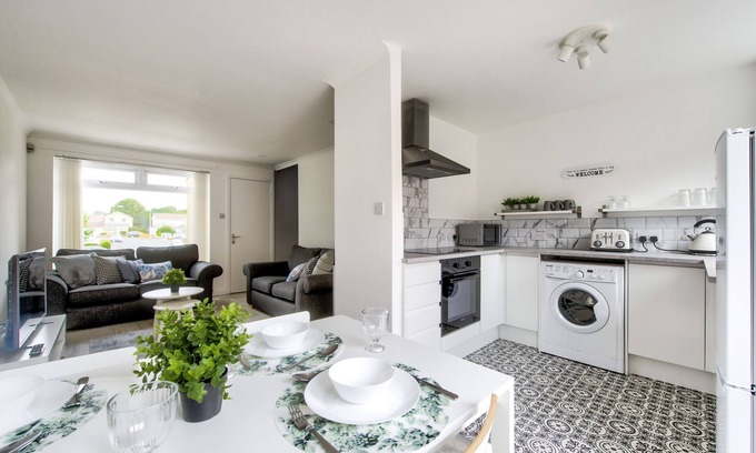 Newton Mearns House | Stylish, bright and peaceful south side home
