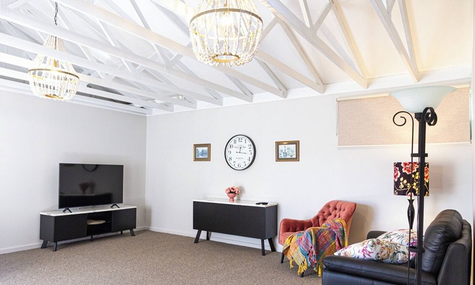 Leura Cabin | Stylish cabin for two in Leura, Blue Mountains NSW