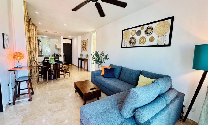 12th Street Condo | Stylish Central 2BR/2BA Rooftop Pool & Sea Views. 5 min walk to beach & 5th Ave!