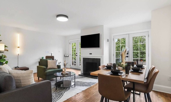 Hill East House | Stylish & Charming Centrally Located 4Bedroom Home