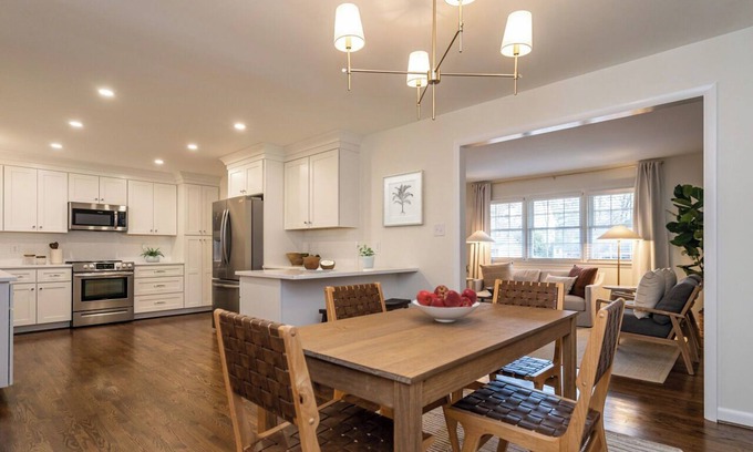 North Hills House | Stylish & Comfy North Hills Getaway!