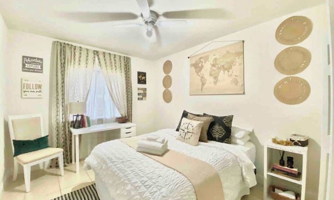 Tallahassee House | Stylish & Comfy Private Bedroom in Townhouse